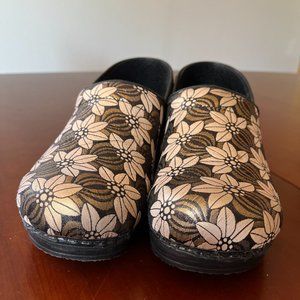 Sanita Vegan Clogs Size 10 (40)